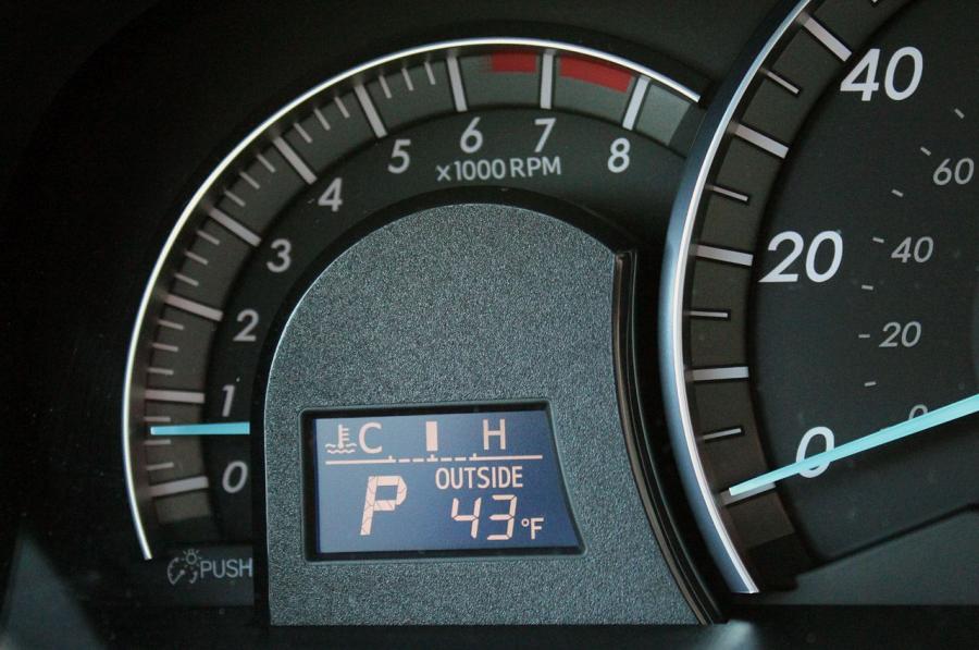  Toyota Camry SE V6 2012 года  (фото 20 из 37)